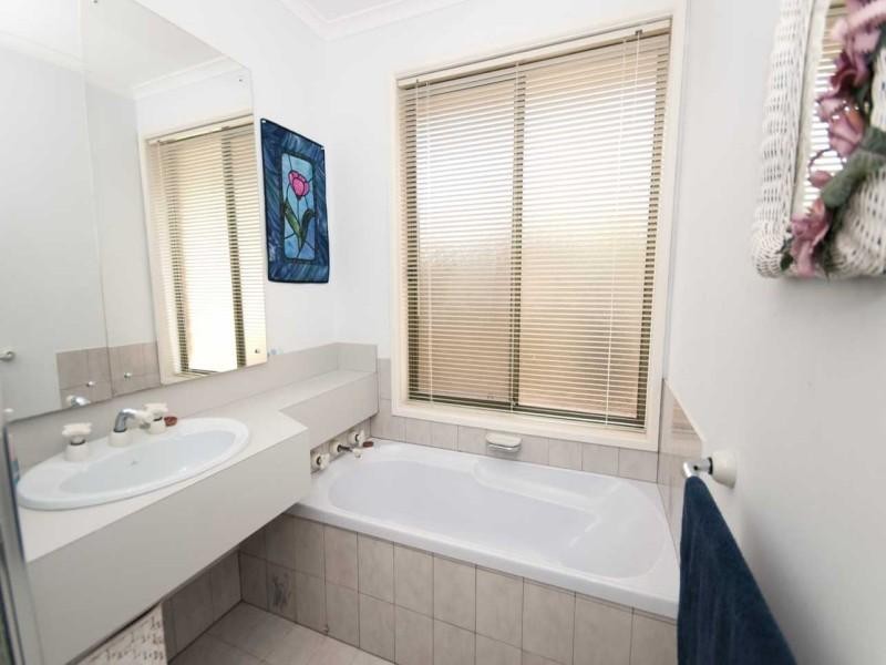 13 Newport Crescent, Aberfoyle Park SA 5159