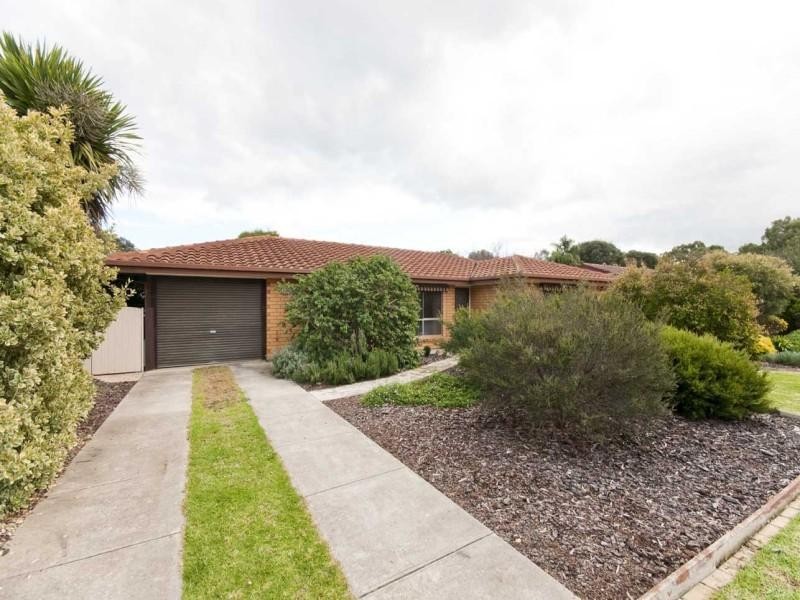 11 Reid Avenue, Aberfoyle Park SA 5159