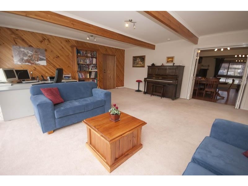 1 Heather Road, Happy Valley SA 5159