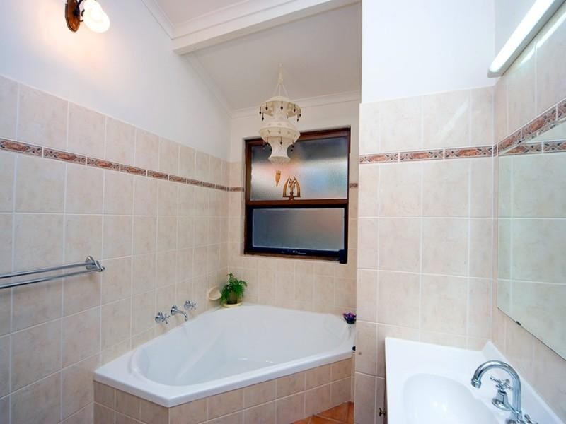 9 Nayook Grove, Happy Valley SA 5159