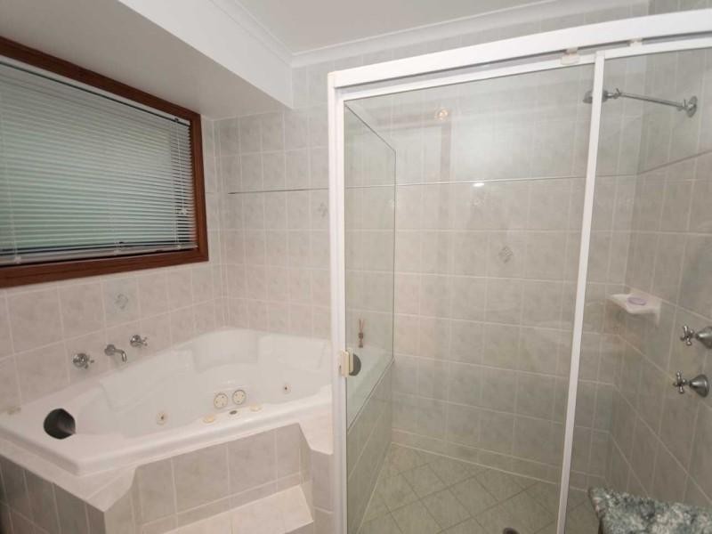 4 Gleneagles Road, Aberfoyle Park SA 5159