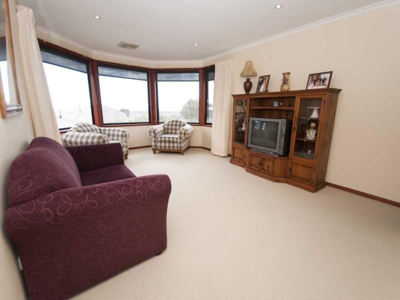 4 Gleneagles Road, Aberfoyle Park SA 5159