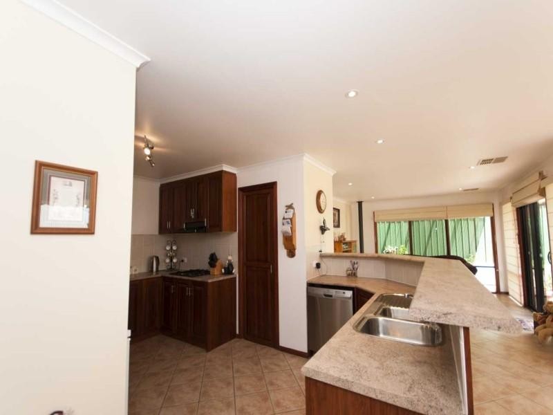 4 Gleneagles Road, Aberfoyle Park SA 5159