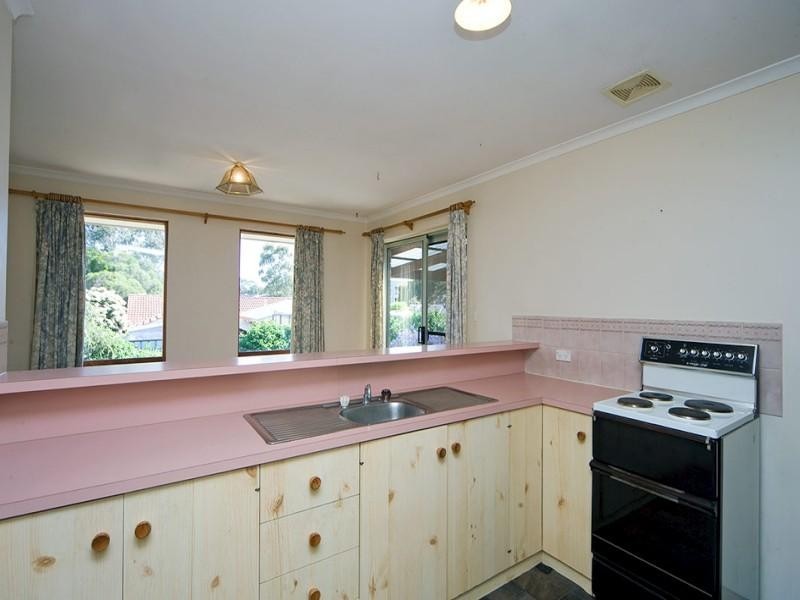 7 Serenade Cres, Aberfoyle Park SA 5159