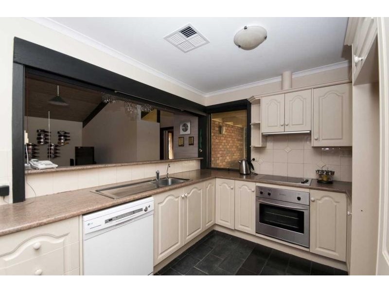 60 Oakridge Road, Aberfoyle Park SA 5159