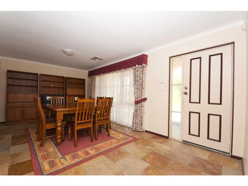 60 Oakridge Road, Aberfoyle Park SA 5159