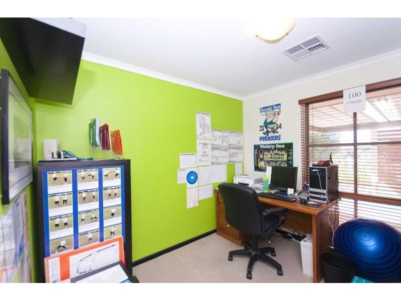 60 Oakridge Road, Aberfoyle Park SA 5159