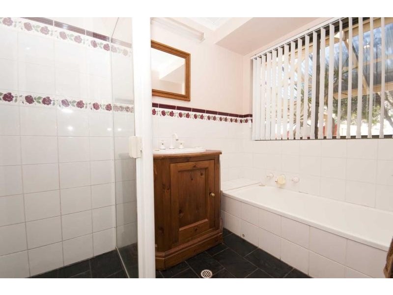 60 Oakridge Road, Aberfoyle Park SA 5159