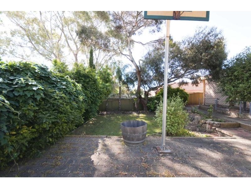 60 Oakridge Road, Aberfoyle Park SA 5159