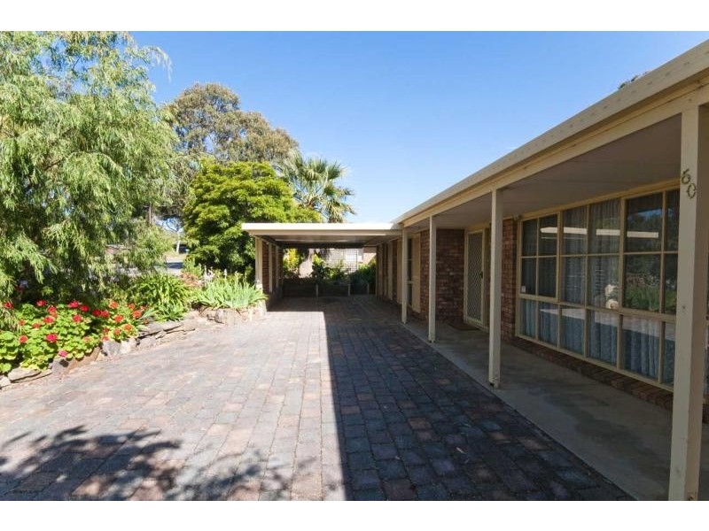60 Oakridge Road, Aberfoyle Park SA 5159