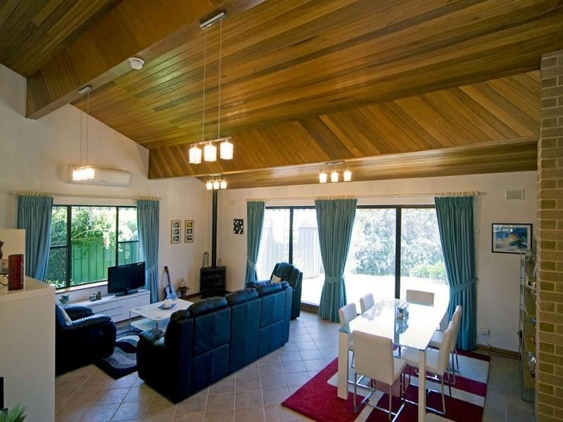 5 Seaview Drive, Happy Valley SA 5159