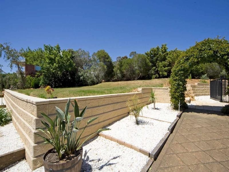 5 Seaview Drive, Happy Valley SA 5159