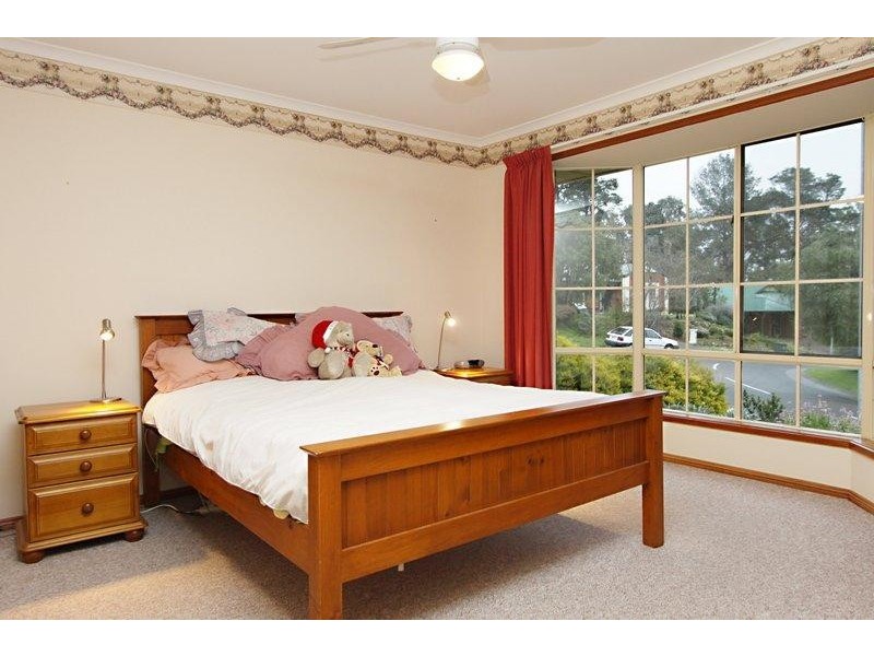 1 Dunalbyn Drive, Aberfoyle Park SA 5159