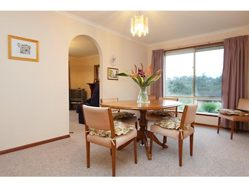 1 Dunalbyn Drive, Aberfoyle Park SA 5159
