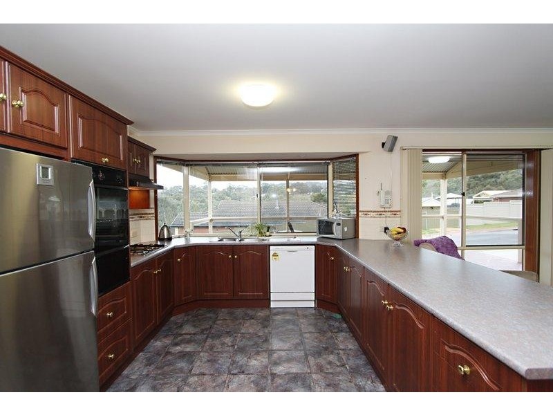 1 Dunalbyn Drive, Aberfoyle Park SA 5159