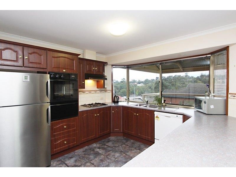 1 Dunalbyn Drive, Aberfoyle Park SA 5159
