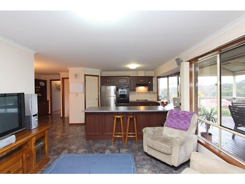 1 Dunalbyn Drive, Aberfoyle Park SA 5159