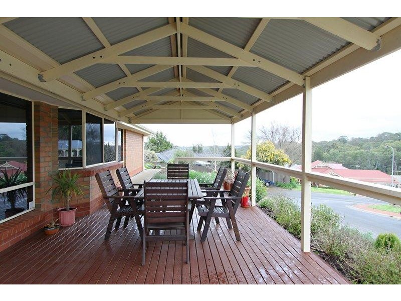 1 Dunalbyn Drive, Aberfoyle Park SA 5159