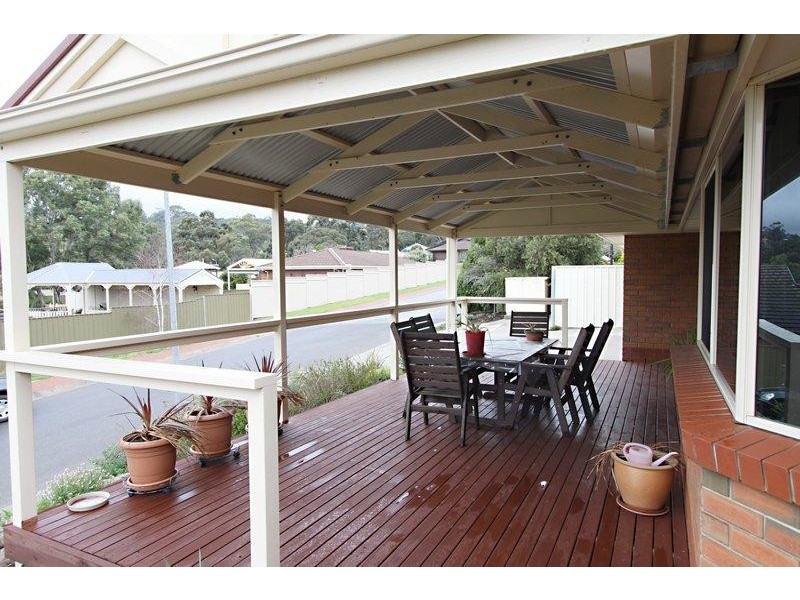 1 Dunalbyn Drive, Aberfoyle Park SA 5159