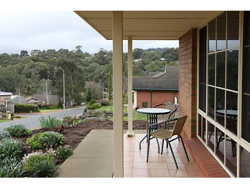 1 Dunalbyn Drive, Aberfoyle Park SA 5159