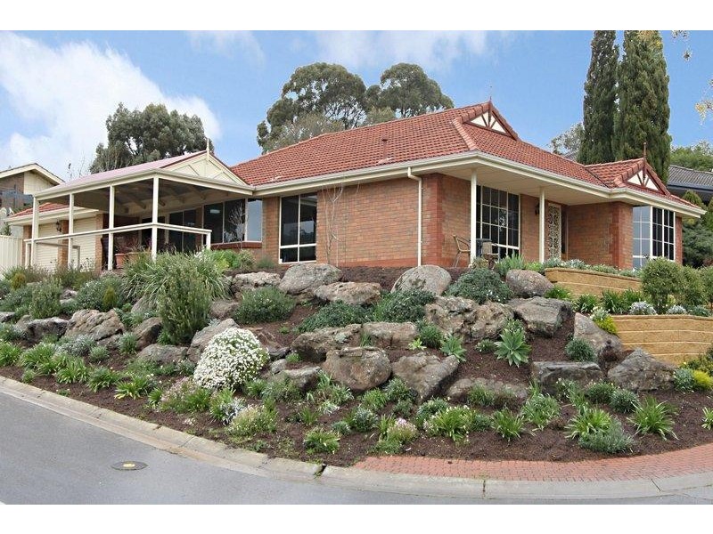 1 Dunalbyn Drive, Aberfoyle Park SA 5159