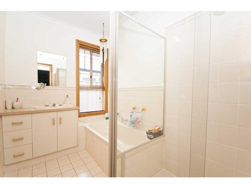 73 Lemon Road, Trott Park SA 5158