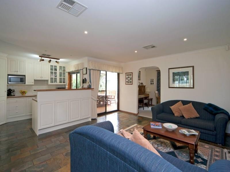 8 Heath Lane, Flagstaff Hill SA 5159