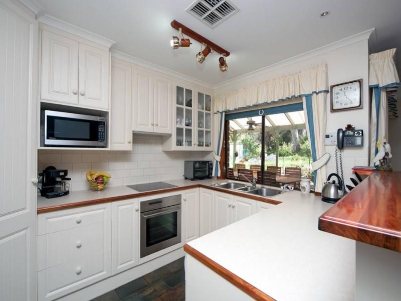 8 Heath Lane, Flagstaff Hill SA 5159