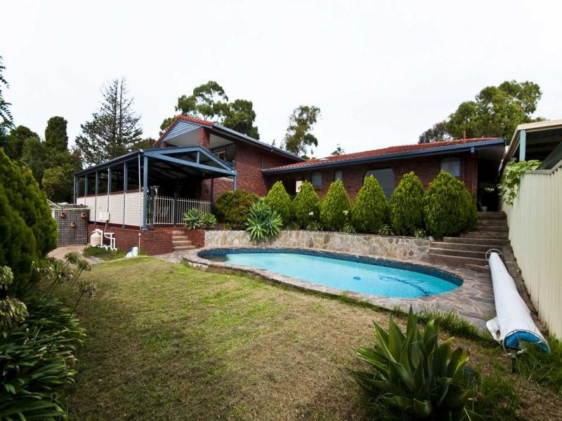 65 Pine Drive, Aberfoyle Park SA 5159