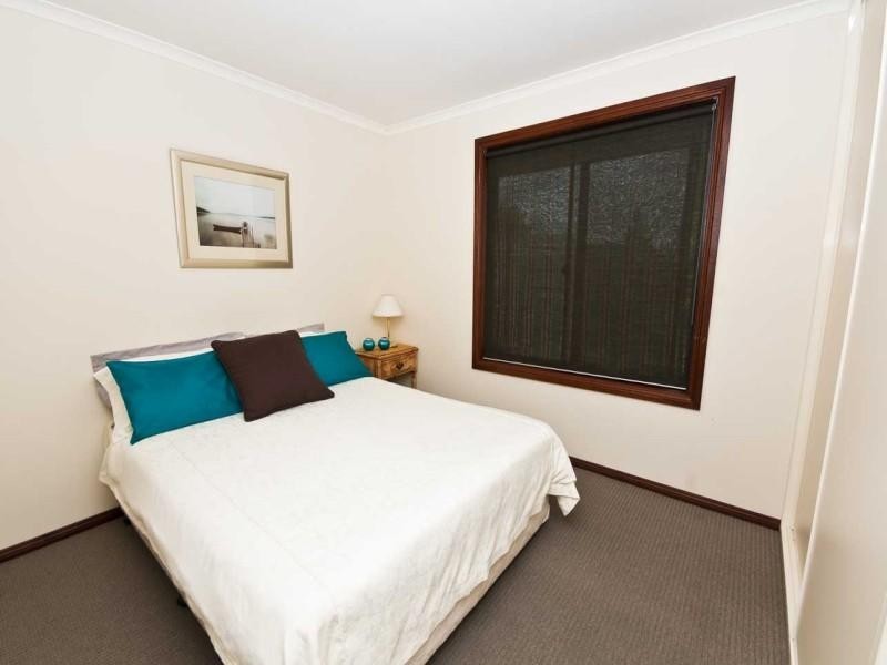 33 Wooding Avenue, Woodcroft SA 5162