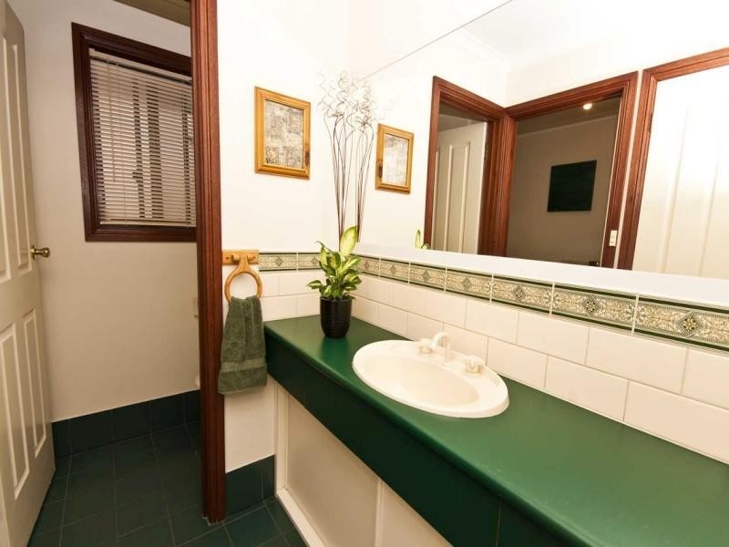 33 Wooding Avenue, Woodcroft SA 5162