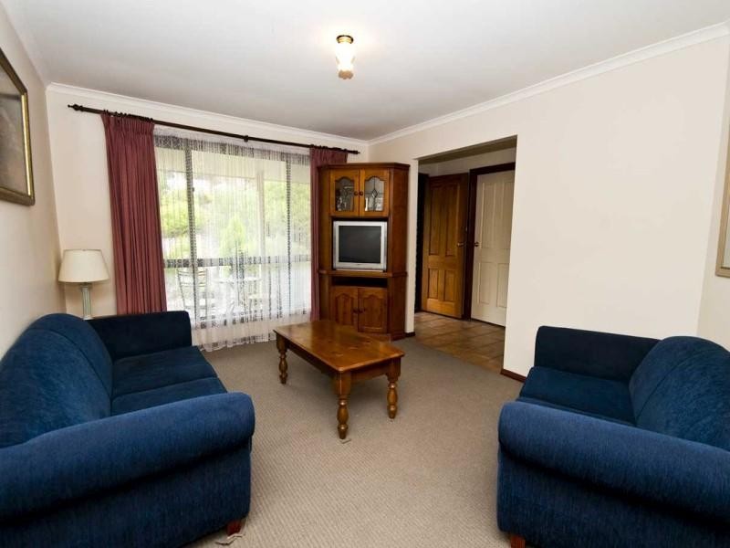 33 Wooding Avenue, Woodcroft SA 5162