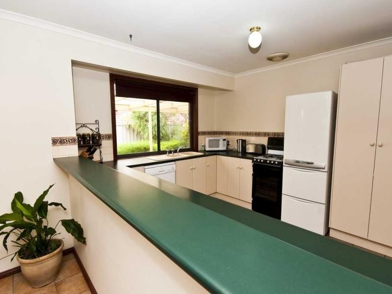 33 Wooding Avenue, Woodcroft SA 5162