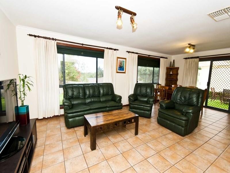 33 Wooding Avenue, Woodcroft SA 5162