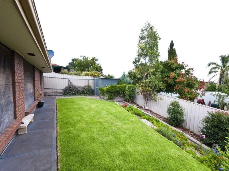 33 Wooding Avenue, Woodcroft SA 5162