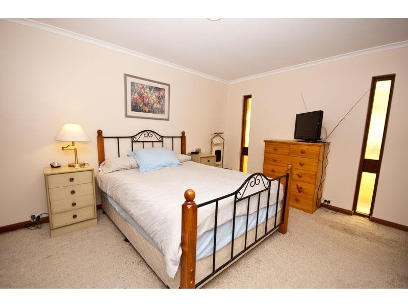 4 Sandpiper Crescent, Aberfoyle Park SA 5159