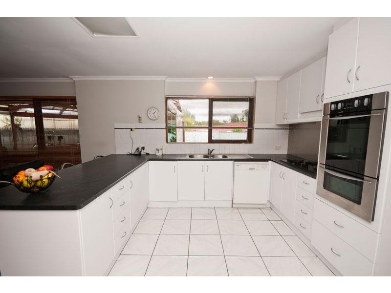 4 Sandpiper Crescent, Aberfoyle Park SA 5159