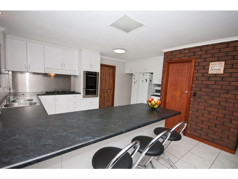 4 Sandpiper Crescent, Aberfoyle Park SA 5159