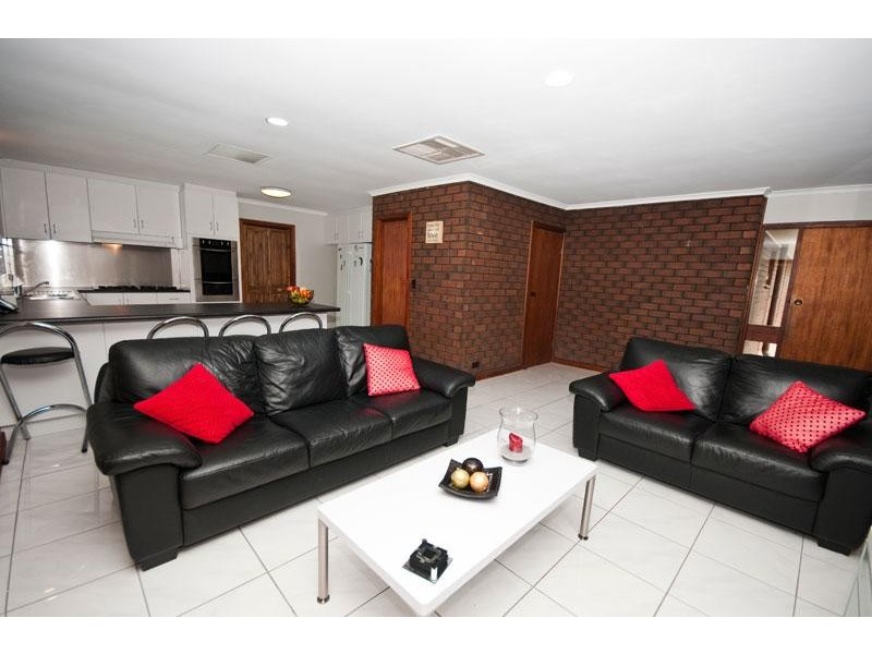 4 Sandpiper Crescent, Aberfoyle Park SA 5159