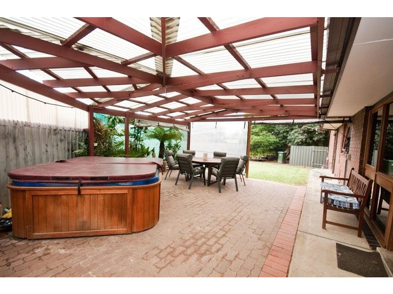 4 Sandpiper Crescent, Aberfoyle Park SA 5159