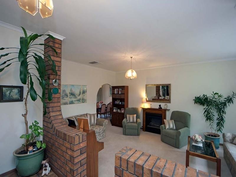 6 Hay Street, Aberfoyle Park SA 5159