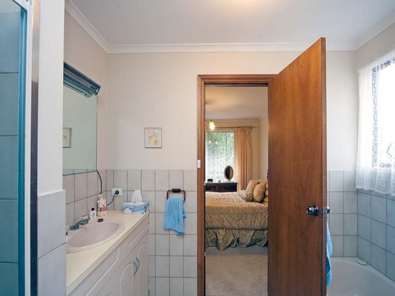 6 Hay Street, Aberfoyle Park SA 5159