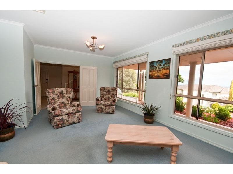 15 Highfield Drive, Aberfoyle Park SA 5159