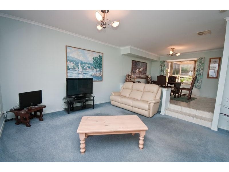 15 Highfield Drive, Aberfoyle Park SA 5159