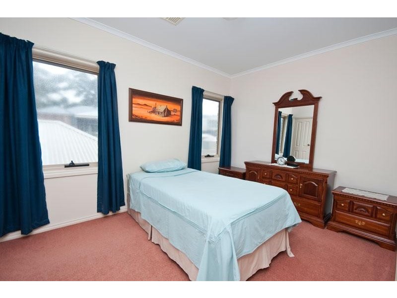 15 Highfield Drive, Aberfoyle Park SA 5159