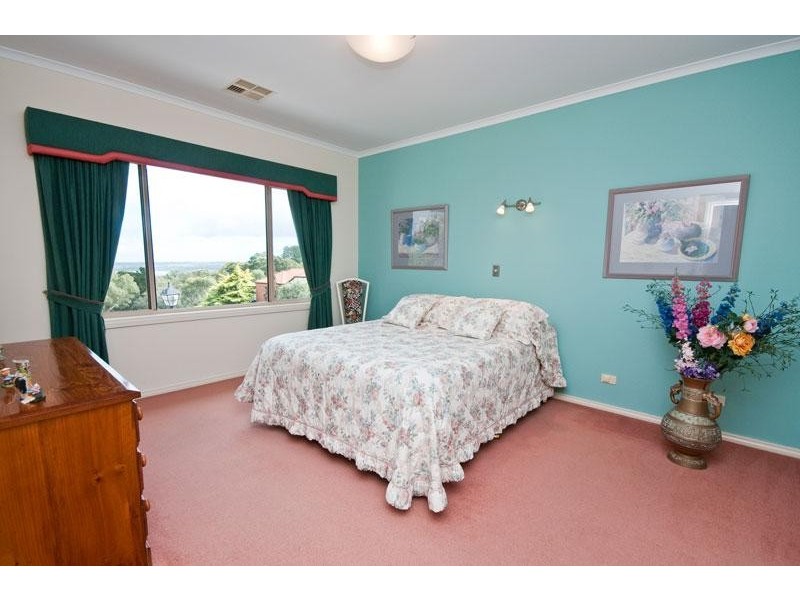 15 Highfield Drive, Aberfoyle Park SA 5159