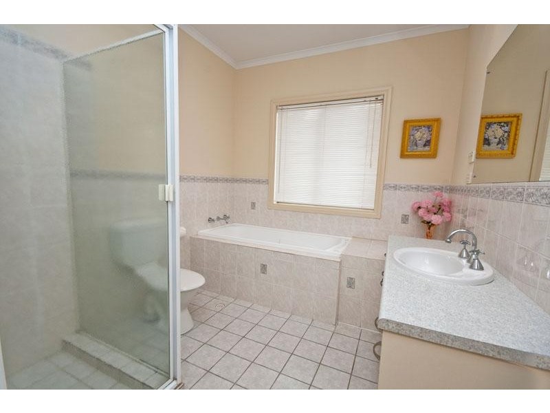 15 Highfield Drive, Aberfoyle Park SA 5159