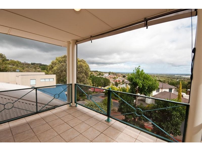 15 Highfield Drive, Aberfoyle Park SA 5159