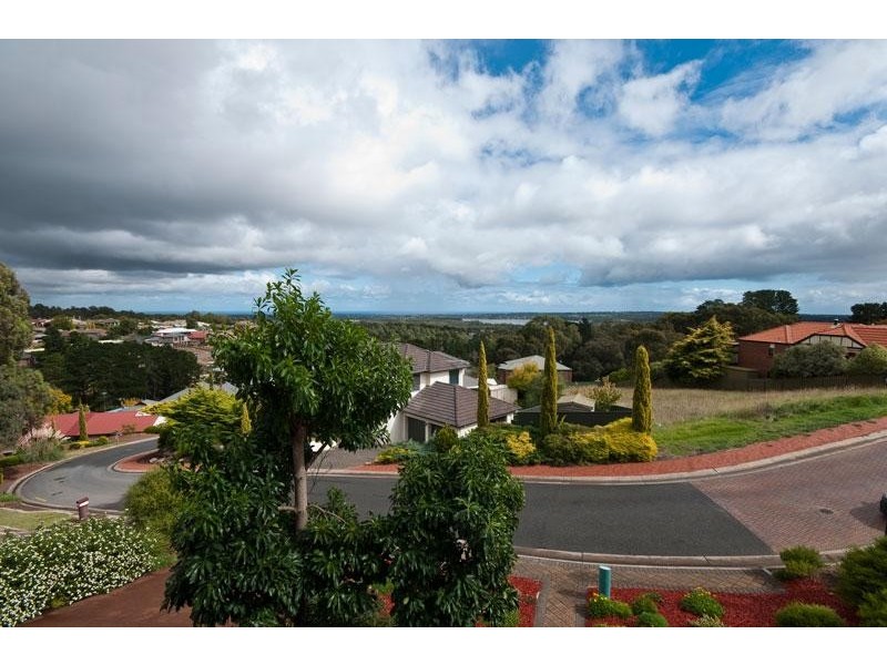 15 Highfield Drive, Aberfoyle Park SA 5159