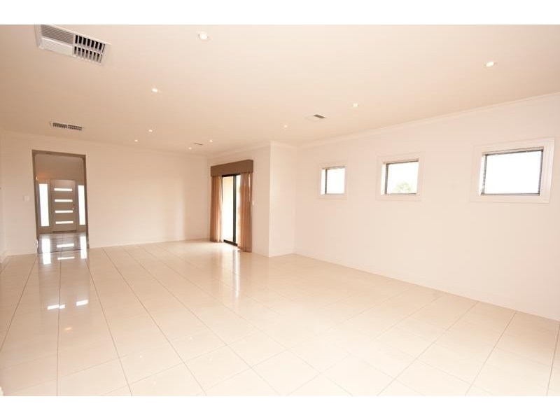 1 Evergreen Parade, Flagstaff Hill SA 5159